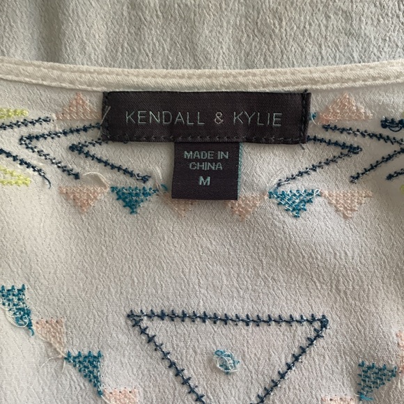 KENDALL & KYLIE KIMONO With Southwest Embroidered Design. Sz:M - Picture 7 of 9